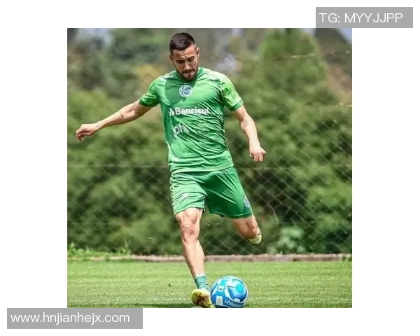 足球巨星魅力全解：从球场荣耀到个人生活的全面解析